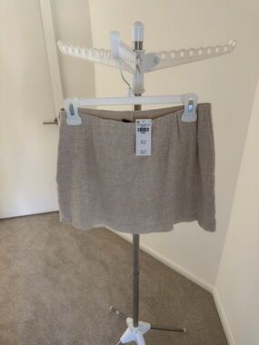 The A&F Scarlett Linen-Blend Mini Skort